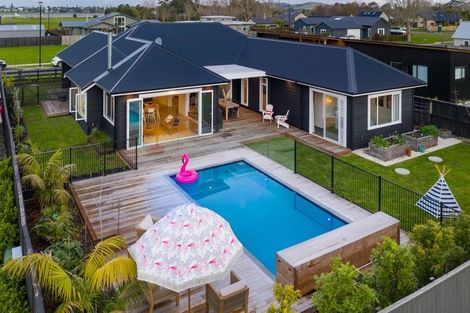 Photo of property in 8 Shearwater Lane, Point Wells, 0986