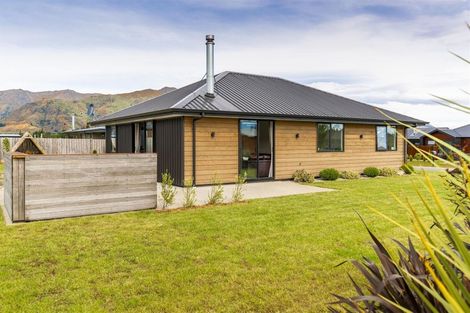 Photo of property in 1 Dingle Street, Lake Hawea, 9382