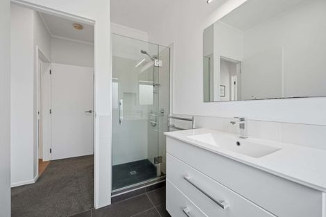 Photo of property in 16 Waipuia Place, Greenhithe, Auckland, 0632