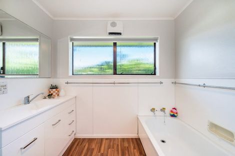 Photo of property in 10a Pohutukawa Crescent, Raumati Beach, Paraparaumu, 5032