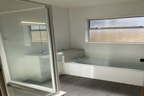 Photo of property in 52 Cascades Road, Pakuranga Heights, Auckland, 2010