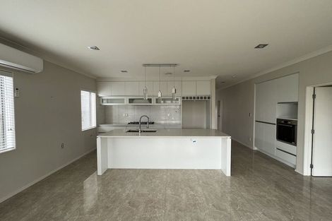 Photo of property in 16 Kira Road, Flat Bush, Auckland, 2016