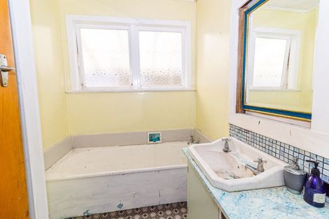 Photo of property in 134 Cornfoot Street, Castlecliff, Whanganui, 4501