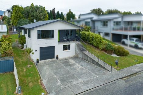 Photo of property in 1 Aotea Crescent, Gore, 9710