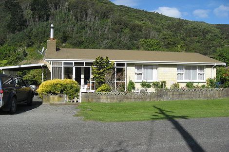 Photo of property in 70 Devon Street, Picton, 7220