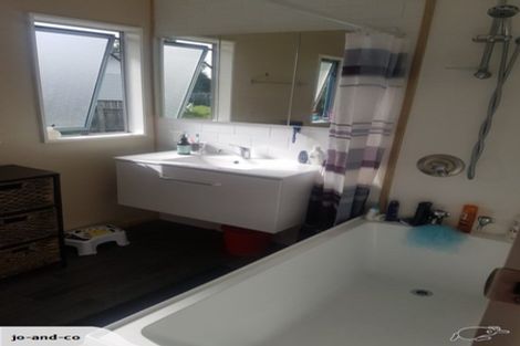 Photo of property in 32 Frederick Street, Carterton, 5713