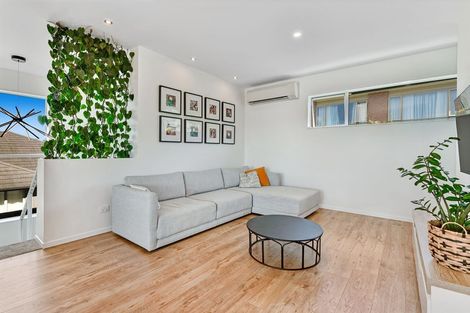 Photo of property in 17 Resolution Drive, Gulf Harbour, Whangaparaoa, 0930