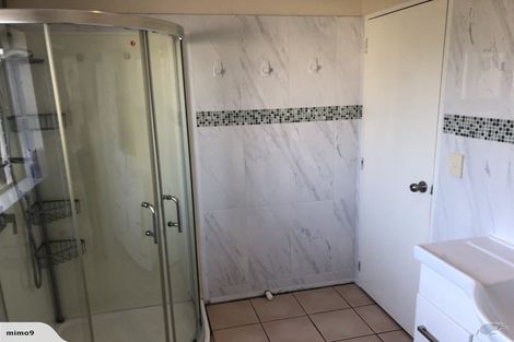 Photo of property in 4/520 Don Buck Road, Westgate, Auckland, 0614