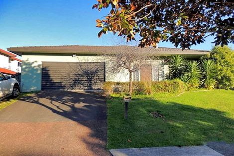 Photo of property in 11 Bob Charles Drive, Golflands, Auckland, 2013