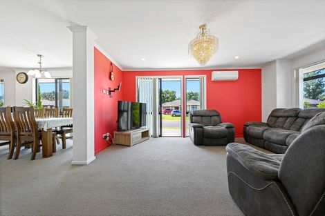 Photo of property in 44 Edgeview Crescent, Fitzroy, Hamilton, 3206