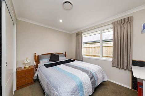 Photo of property in 6 Cyprus Place, Fitzherbert, Palmerston North, 4410