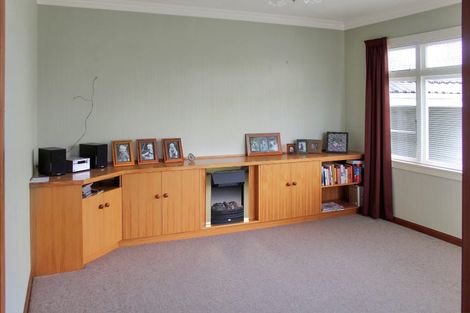 Photo of property in 12 Saint Albans Avenue, Hokowhitu, Palmerston North, 4410