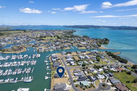 Photo of property in 16 Finch Street, One Tree Point, 0118