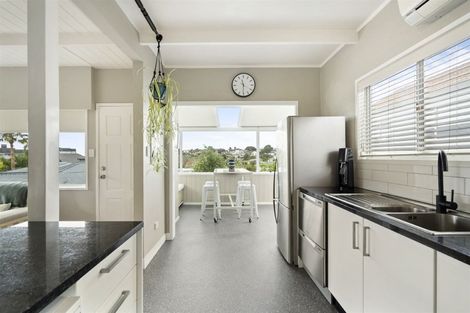 Photo of property in 1/18 Bevyn Street, Castor Bay, Auckland, 0620