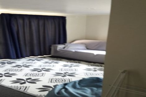 Photo of property in 1/30 Chislehurst Street, Henderson, Auckland, 0612