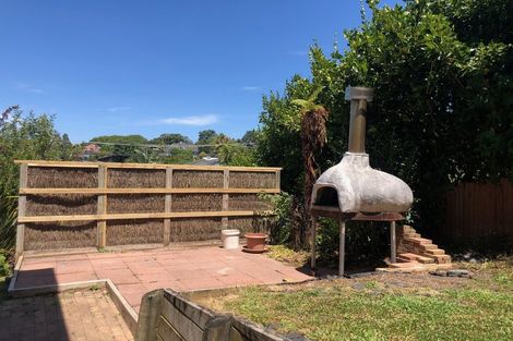 Photo of property in 1b Montana Avenue, Murrays Bay, Auckland, 0630