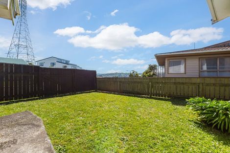 Photo of property in 2a Colchester Crescent, Newlands, Wellington, 6037