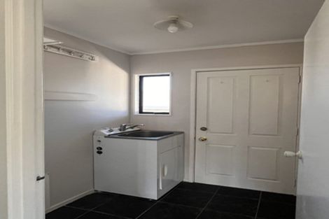 Photo of property in 1 Loughanure Place, Massey, Auckland, 0614