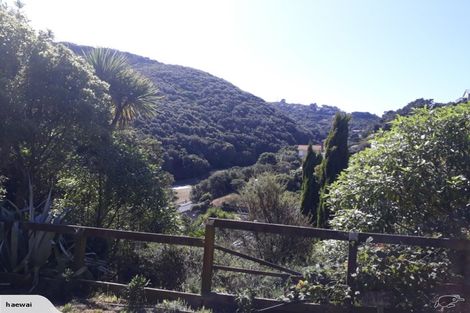 Photo of property in 73 Hungerford Road, Houghton Bay, Wellington, 6023