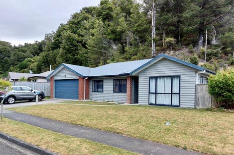 Photo of property in 20 Aragon Grove, Kingsley Heights, Upper Hutt, 5018