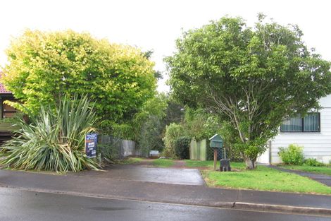 Photo of property in 13 Quincey Place, Massey, Auckland, 0614