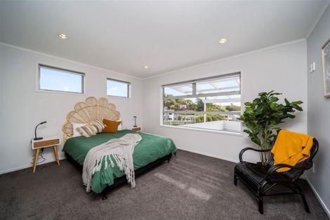 Photo of property in 10 Montana Place, Merrilands, New Plymouth, 4312