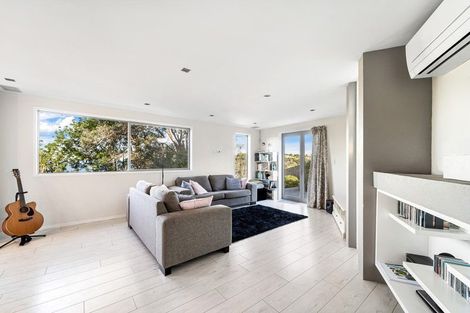 Photo of property in 30c Wade River Road, Stanmore Bay, Whangaparaoa, 0932