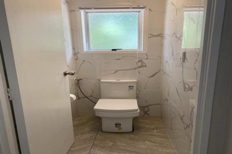 Photo of property in 2/663 Beach Road, Rothesay Bay, Auckland, 0630