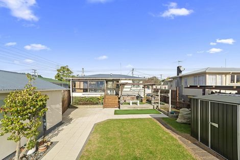 Photo of property in 6 Marlene Avenue, Te Atatu South, Auckland, 0610