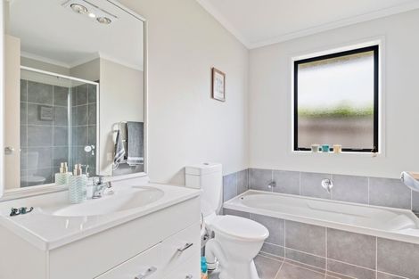 Photo of property in 26 Tokerau Crescent, Pukekohe, 2120