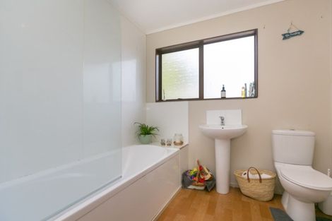 Photo of property in 77 Poplar Grove, Whalers Gate, New Plymouth, 4310