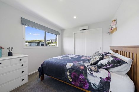 Photo of property in 2 Ihakara Arthur Lane, Aotea, Porirua, 5024