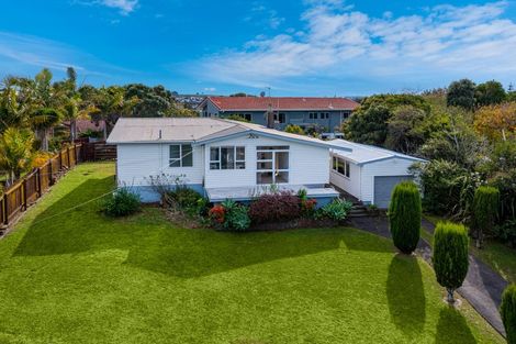 Photo of property in 69 Killarney Avenue, Torbay, Auckland, 0630