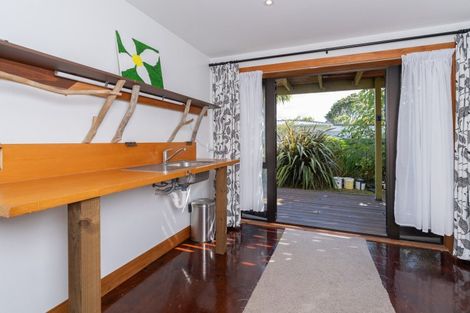 Photo of property in 61 Lorenzen Bay Road, Raglan, 3225