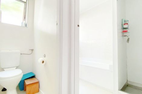 Photo of property in 10 Eastglen Road, Glen Eden, Auckland, 0602