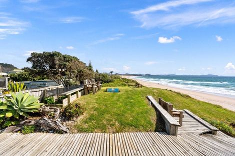 Photo of property in 10 Hall Road, Pataua North, Whangarei, 0175