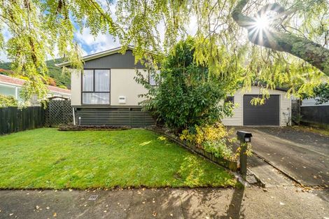 Photo of property in 33 Hartford Crescent, Totara Park, Upper Hutt, 5018