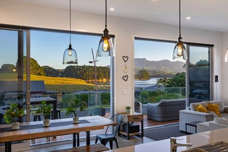 Photo of property in 24 Robertson Street, Raglan, 3225
