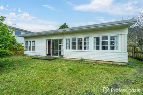 Photo of property in 35 Farmer Crescent, Taita, Lower Hutt, 5011