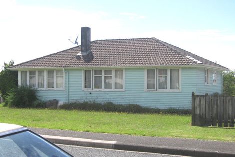 Photo of property in 75 Greenslade Crescent, Northcote, Auckland, 0627