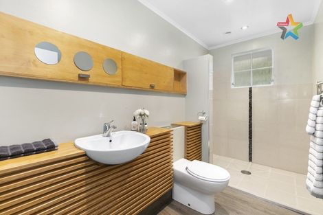 Photo of property in 1/22 Dowse Drive, Maungaraki, Lower Hutt, 5010