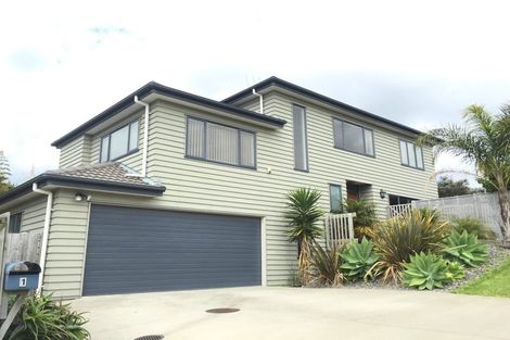 Photo of property in 1 Mana Lane, Pinehill, Auckland, 0632