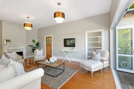 Photo of property in 96 Dyers Pass Road, Cashmere, Christchurch, 8022