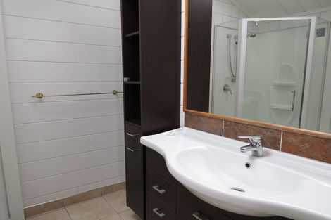 Photo of property in 114 Marina View Drive, West Harbour, Auckland, 0618