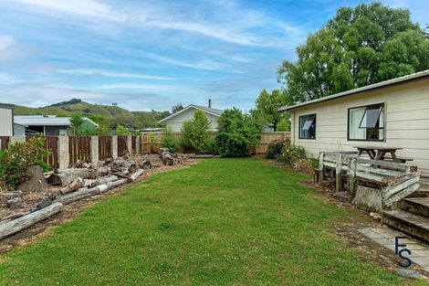 Photo of property in 19 Barry Street, Te Karaka, 4022