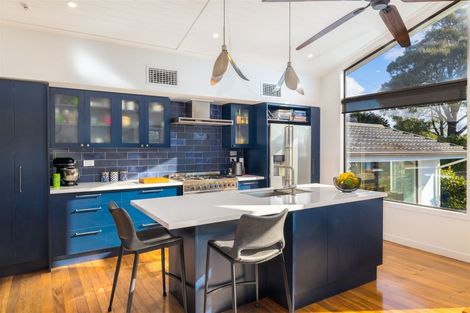 Photo of property in 237 Fifield Terrace, Opawa, Christchurch, 8023