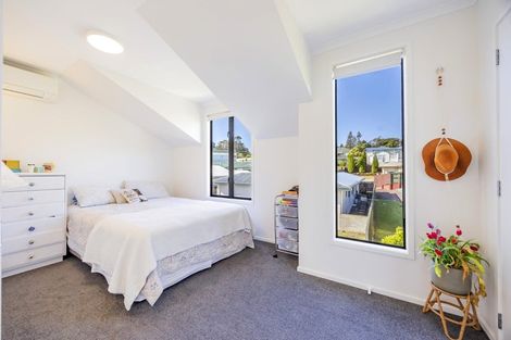 Photo of property in 7 Barnea Circle, Glen Eden, Auckland, 0602