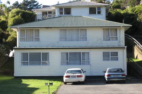 Photo of property in 114a Newlands Road, Newlands, Wellington, 6037