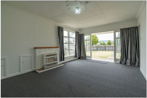 Photo of property in 71 Queenwood Road, Levin, 5510