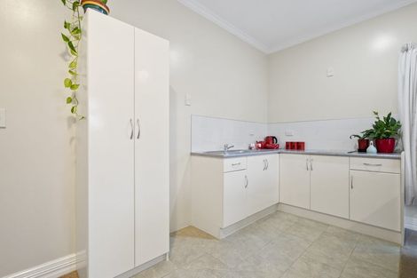 Photo of property in 1 Beverage Place, Rosehill, Papakura, 2113